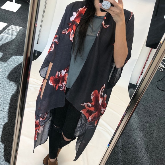 !LAST ONE! ASHLEY Grey Floral Kimono - Picture 2 of 5